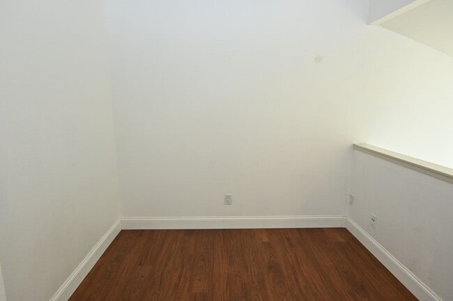 Building Photo - Walk to Japantown,  Updated 2 / 2.5, Cat &...