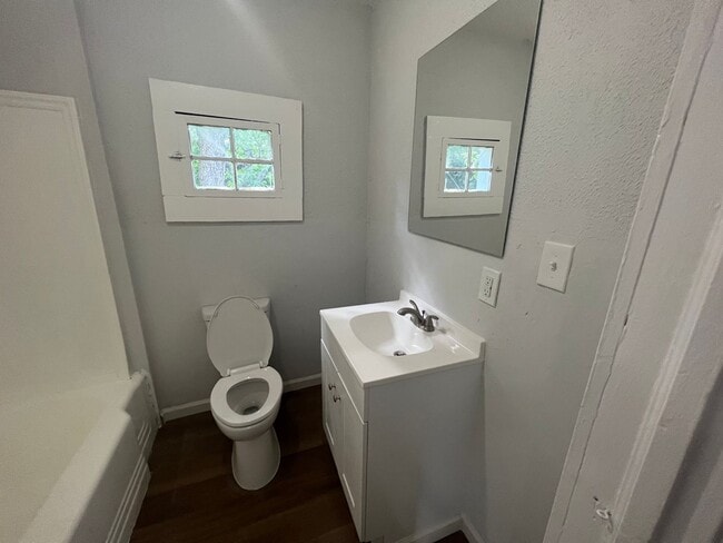 Building Photo - 1 bedroom 1 bathroom house in West Tuscaloosa