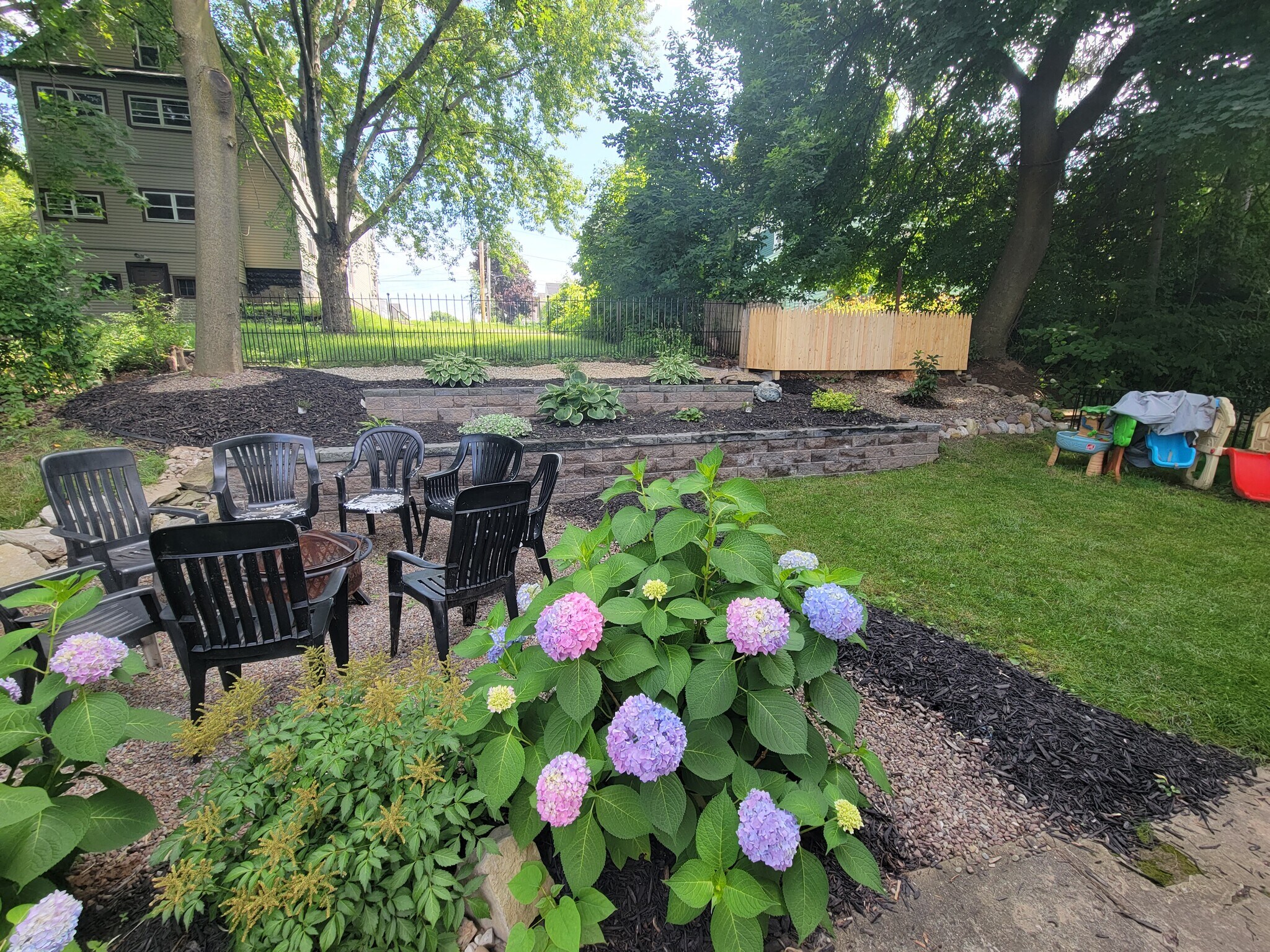 Building Photo - 915 2nd St