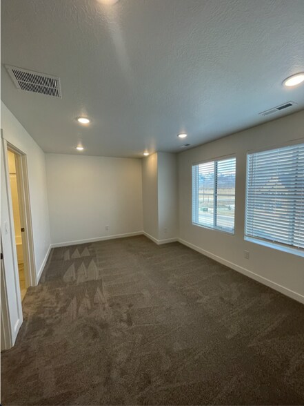 Building Photo - 122 E 1760 N