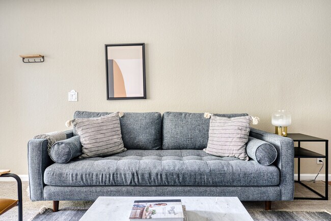 Building Photo - 141 Saratoga Ave