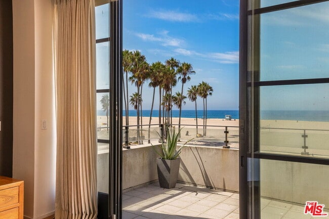 Building Photo - 115 Ocean Front Walk