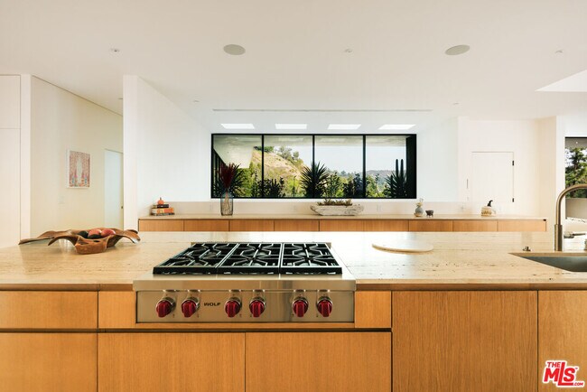 Building Photo - 7681 Willow Glen Rd