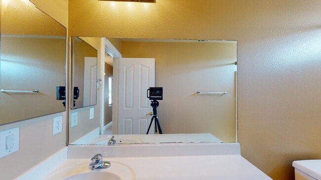 Building Photo - One Story Home Near Beautiful Mountain's Edge Community