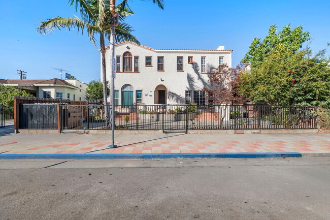 Building Photo - 5371 Louis Pl