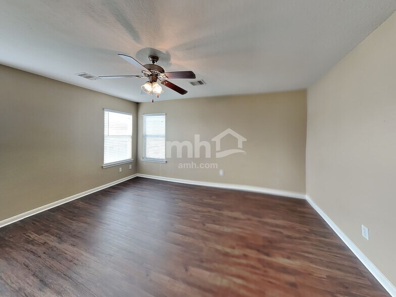 Building Photo - 18435 Westgate Pasture Ln