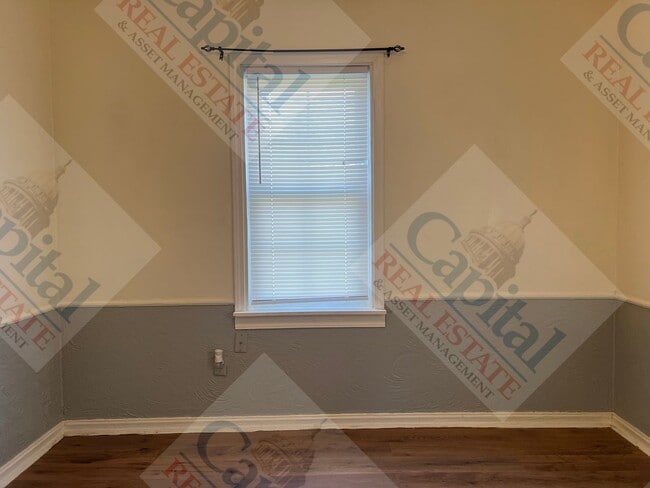 Building Photo - Cozy Cottage