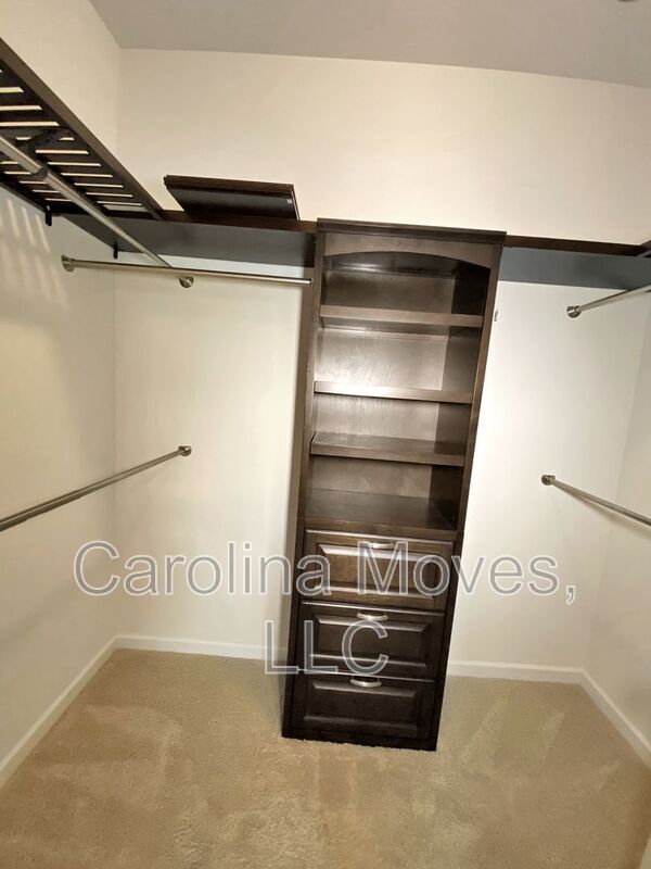 Building Photo - 200 Hartwood Lake Ln