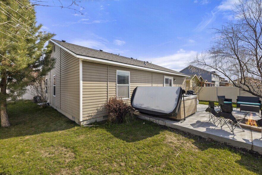 Building Photo - 11163 Silver River Loop