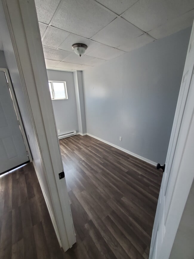 Building Photo - 537 Wheeling Ave