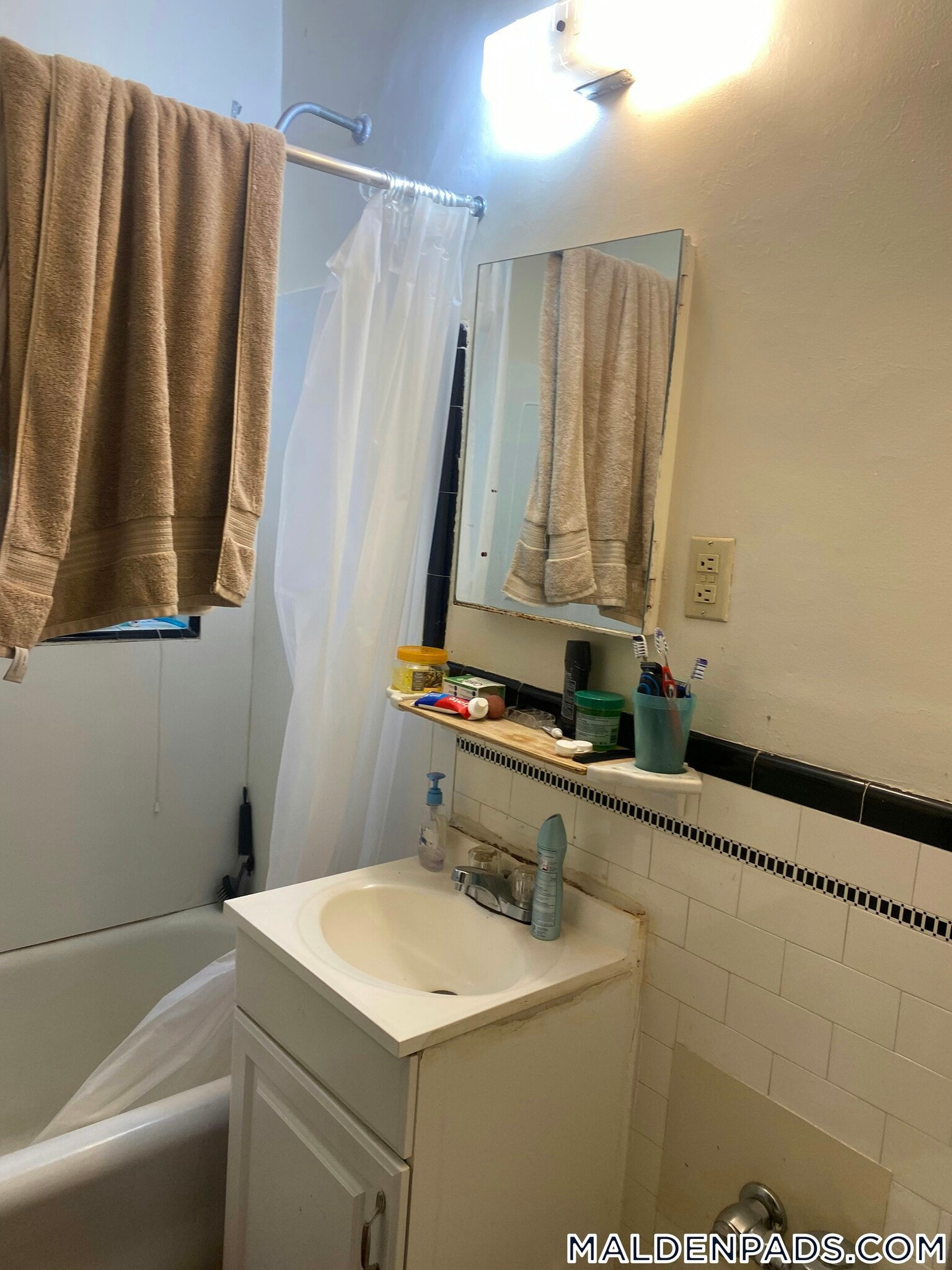 Building Photo - 349 Pleasant St