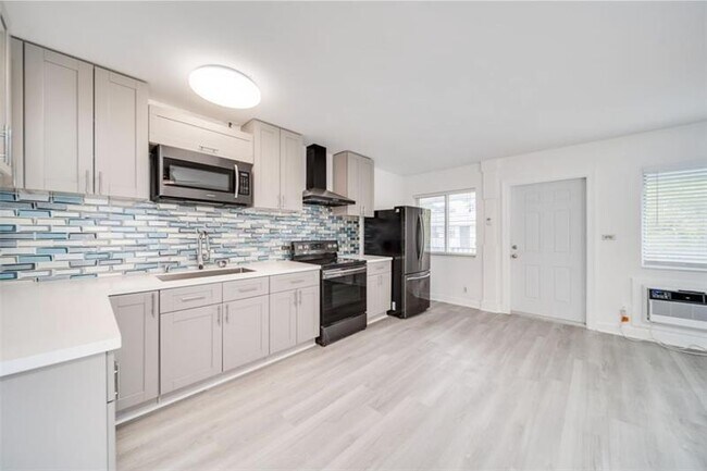 Building Photo - 1814 E Oakland Park Blvd