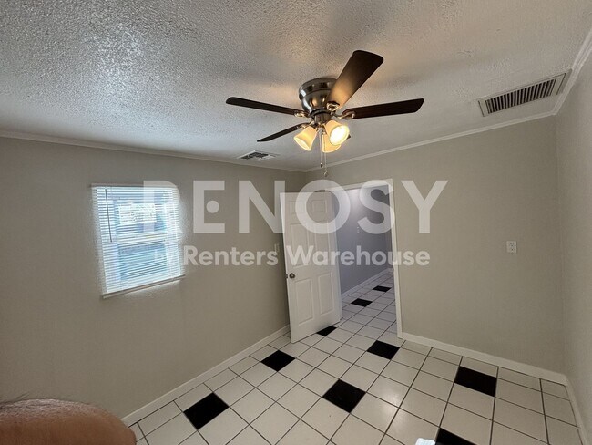 Building Photo - Modern, Solar Energy, 2-Bedroom detached Casita!