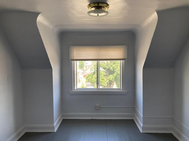 Building Photo - 12087 Saint Aubin St