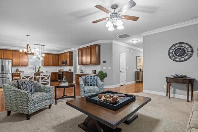 Building Photo - 552 Stobhill Ln