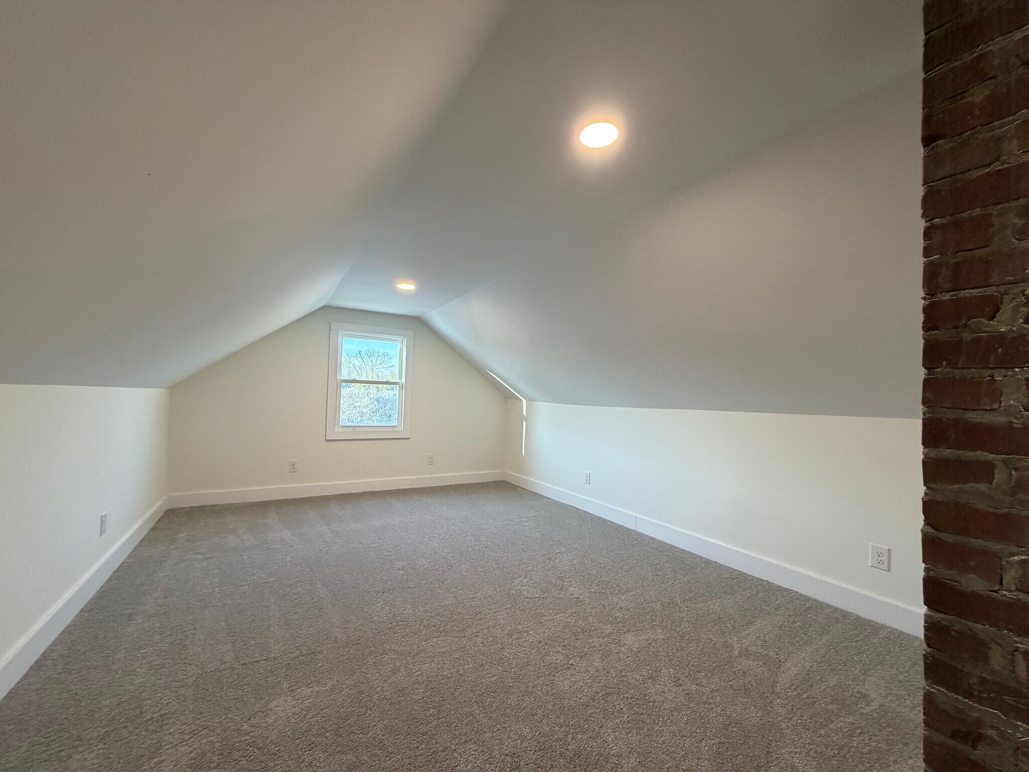 Building Photo - 270 Seminole Dr