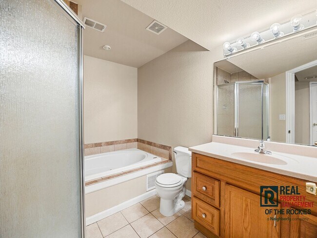 Building Photo - Amazing 3 bed, 3.5 bath Condo in Rigden Farm!