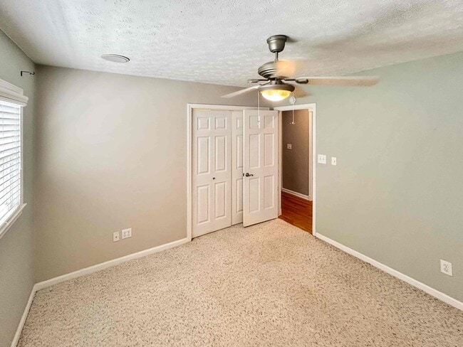 Building Photo - Spacious 3 BR/2 BA Duplex in Austell!
