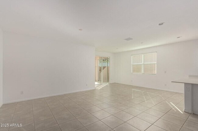 Building Photo - 3233 Juniper Cyn Dr