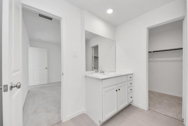 Building Photo - 248 Hazy Pnes Ln