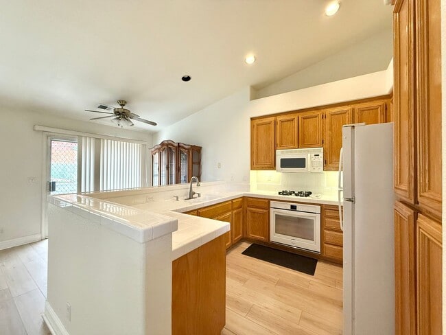 Building Photo - 2351 Fairhaven Dr