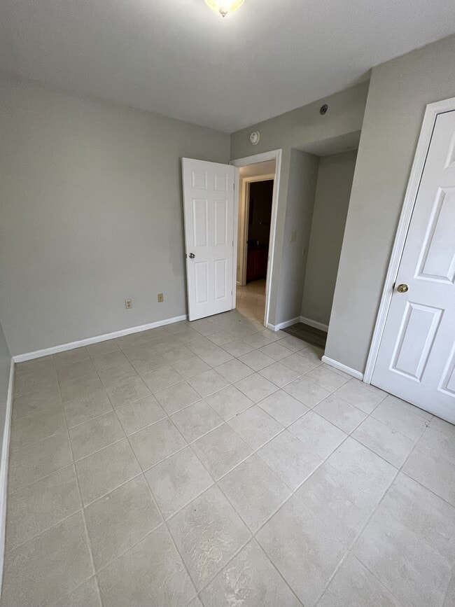 Building Photo - 1500 Iris Dr