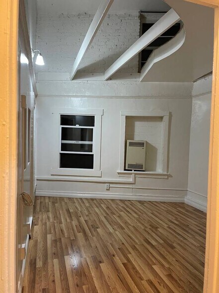 main room - 4013 W Sunset Blvd