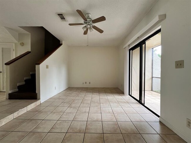 Building Photo - 10605 Royal Palm Blvd