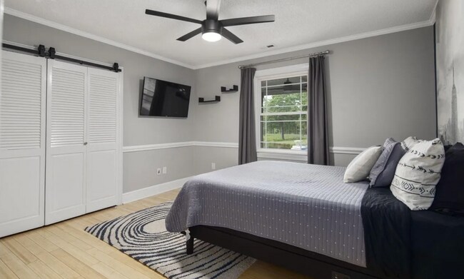 Building Photo - NEW LISTING!!!!!