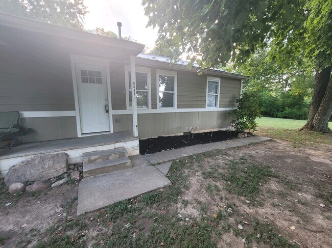 Building Photo - 10840 Powell Rd