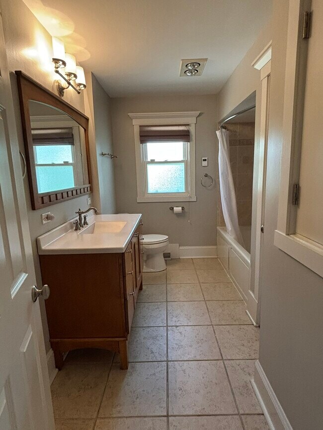 Building Photo - 541 Cypress Dr