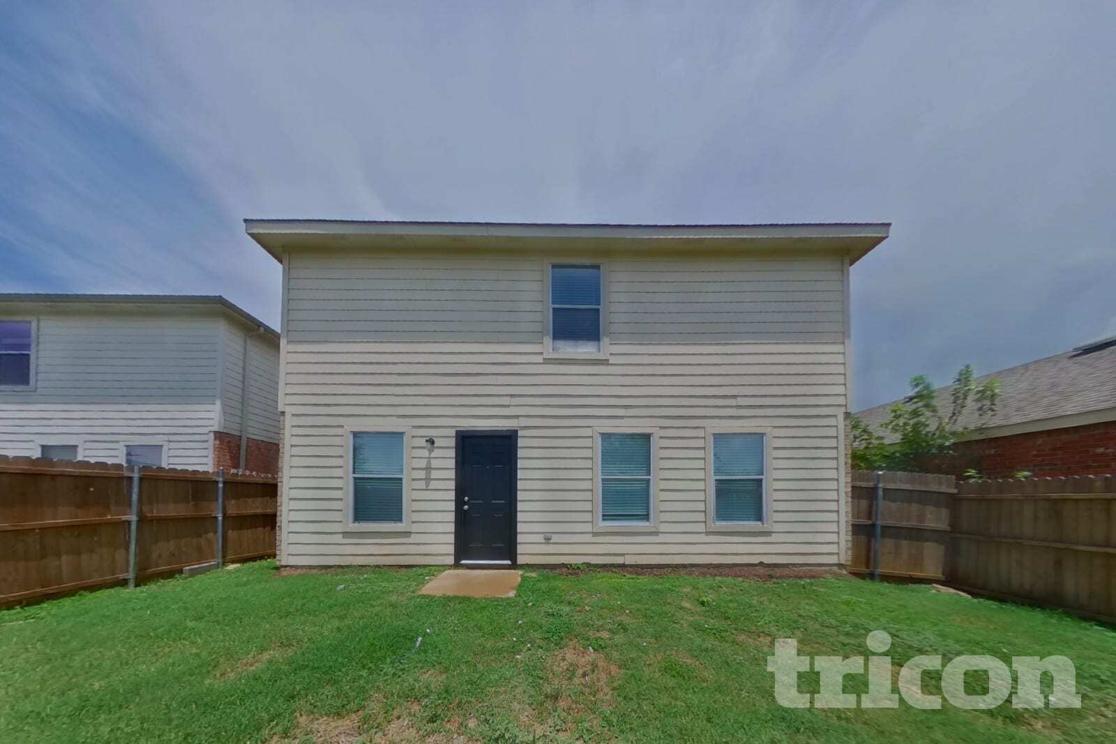 Building Photo - 4865 Waterford Dr