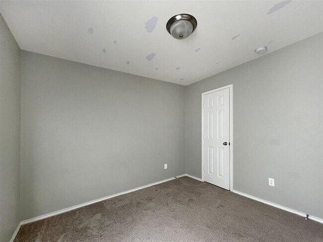 Building Photo - 2107 Outpost Dr