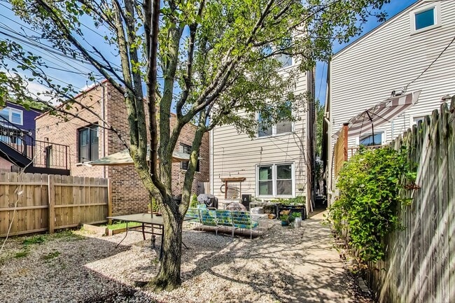 Building Photo - 2145 W Thomas St