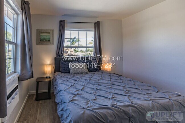 Building Photo - 4831 Castle Ave