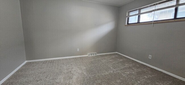 Building Photo - 1134-1138 N Akron St