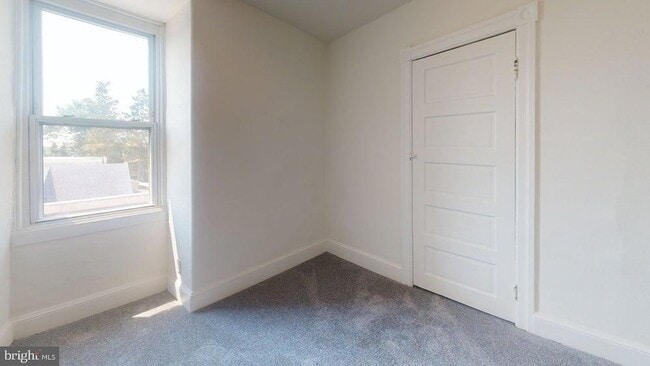 Building Photo - 127 Saude Ave