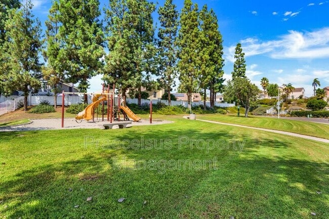 Building Photo - 2035 Lakeridge Cir