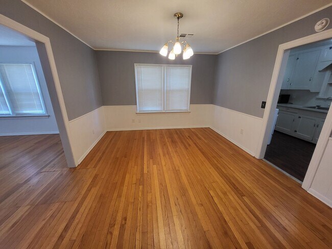 Building Photo - 2-bedroom 1 bathroom house with garage and washer/dryer provided