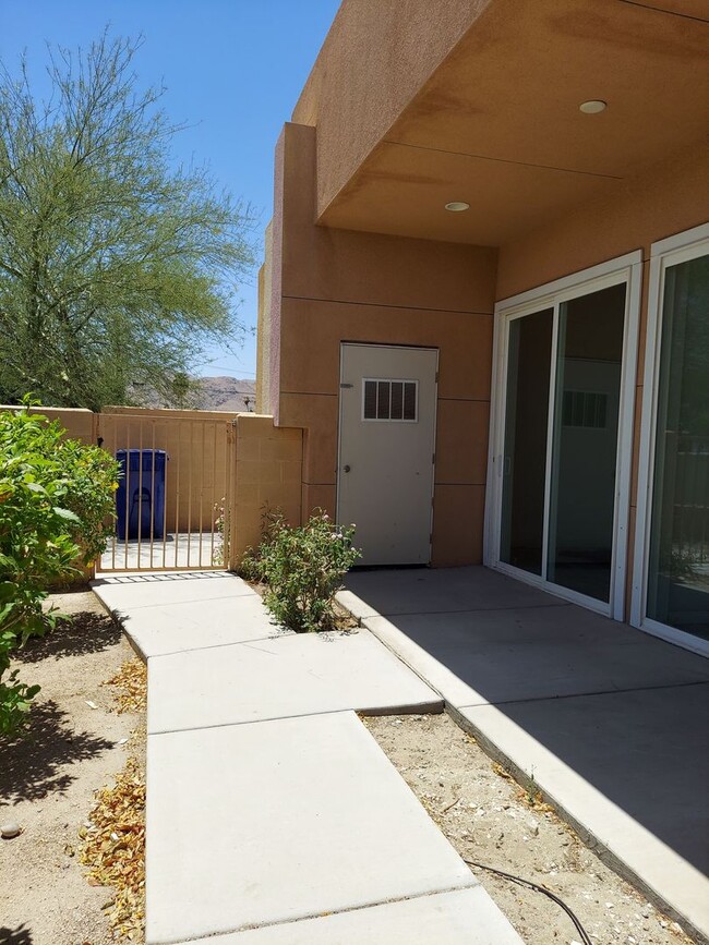 Building Photo - 3760 E Calle De Carlos