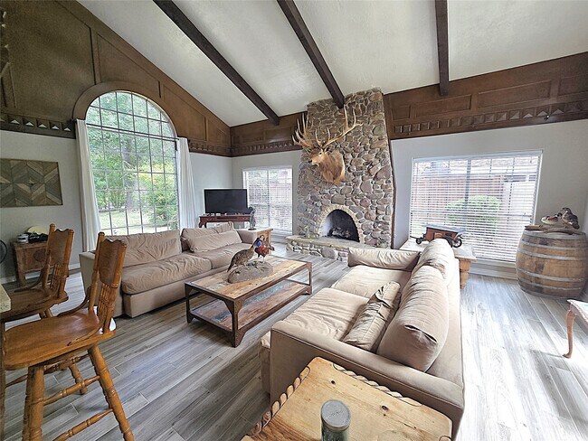 Building Photo - 560 Brandon Rd