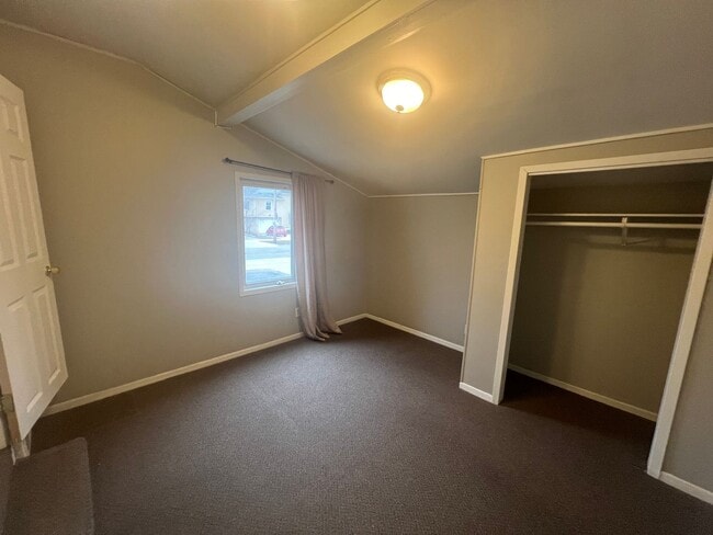 Building Photo - 103 7th Ave NW