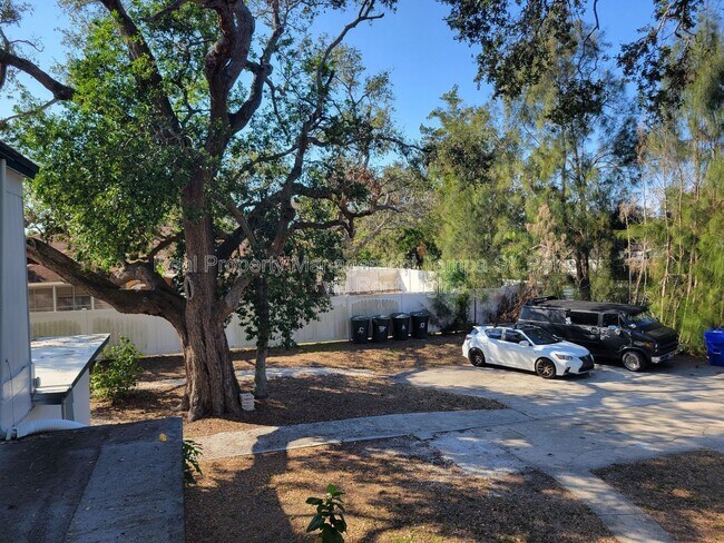 Building Photo - 643 Wisteria Ct