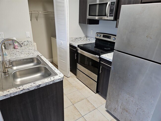 Primary Photo - 1249 SW 46th Ave
