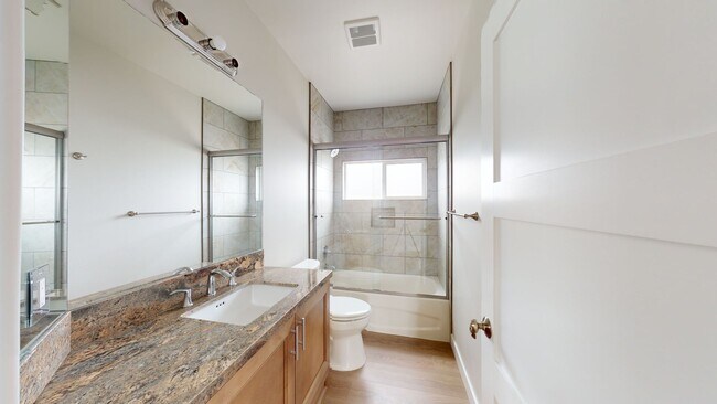 Building Photo - Move-in Special $500 Off*