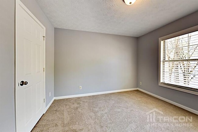 Building Photo - 910 Hounds Ridge Ct