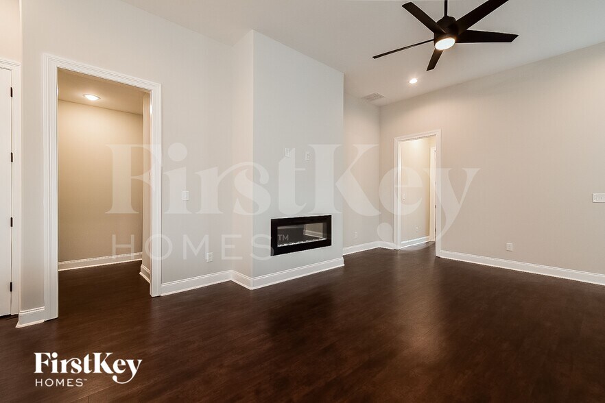 Building Photo - 7432 Appling Rain Dr