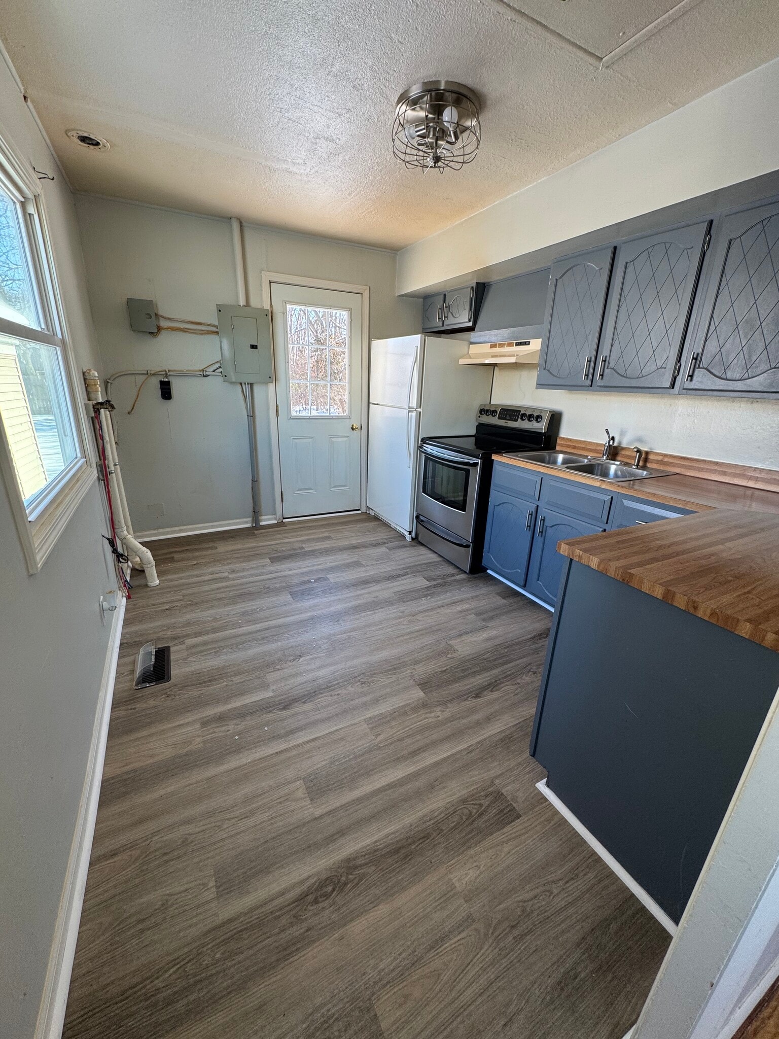 Building Photo - 381 Alena St