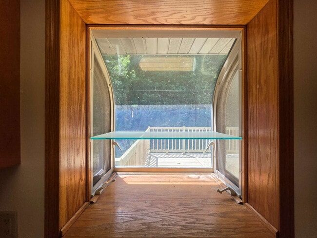Building Photo - 4 Bedroom 2 Bathroom Home on 5 Acres with Shop, New Deck & Attached Garage