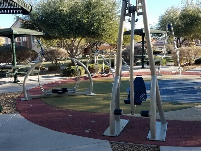 Building Photo - ~~Beautiful Mountains Edge Townhome!  3 Bed, 2.5 Bath ~ New! New! New!